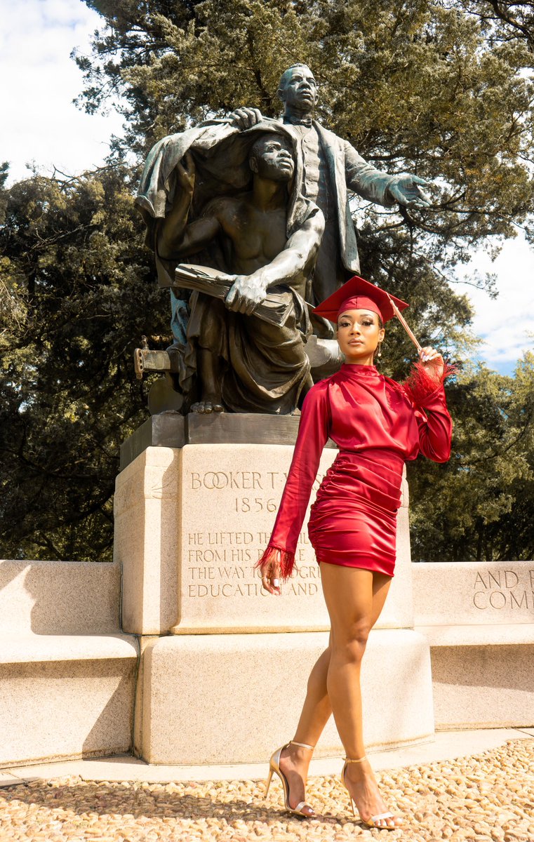 m_Lana17's tweet photo. “Visualize your higher self, then start showing up as her.”

May 30th, 2021 
ALUMNA loading🎓... https://t.co/uoen5cZV45