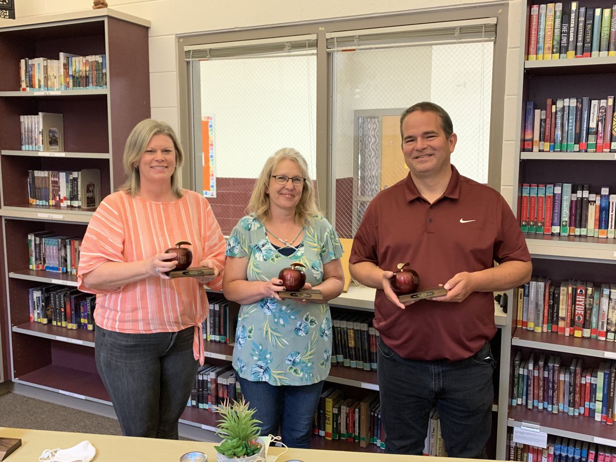 Honoring our HS retirees today: Jenny Shriver, Deanna Gunnels, Joe Spurlin.
We are thankful for these amazing people who made a significant impact on so many lives. 
(not pictured: Diane Floyd) 
#WeAreLR #BeLRHS https://t.co/ecZAEL45sv