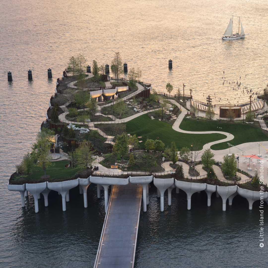 Inauguran en Nueva York un parque 'flotante' con 350 tipos de flores, árboles y arbustos 