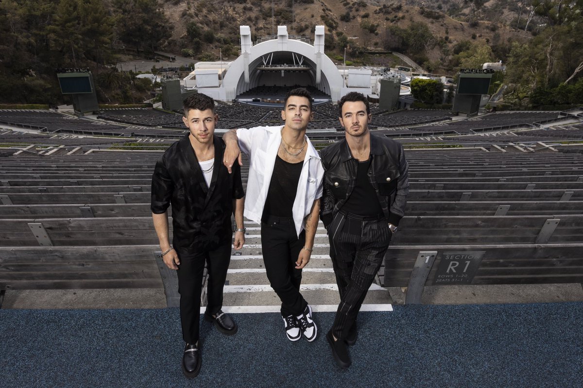 jonasbrothers's tweet image. Who's planning on coming to the @hollywoodbowl show on the #RememberThisTour ✨