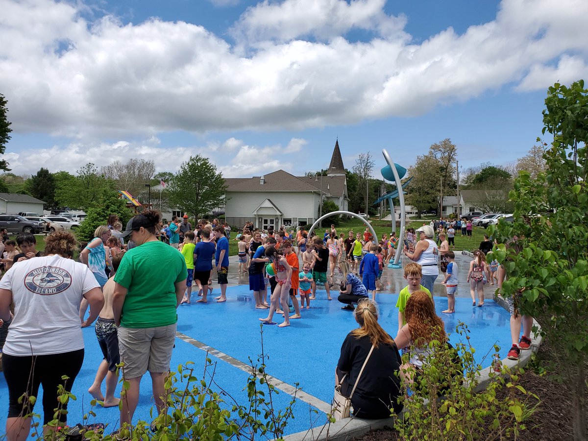 CityofFtCalhoun's tweet photo. Great turnout for our splash pad grand opening.  This will give our kids years of enjoyment. https://t.co/axWKoNKTzj