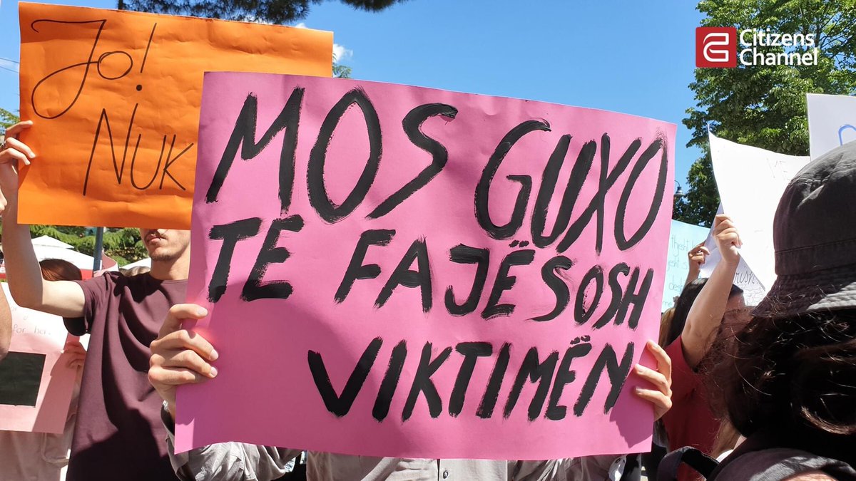 citizensalb's tweet photo. #Proteste #Rreshen #DhunaSeksuale
Aktivistët i bënë thirrje institucioneve të marrin përgjegjësi dhe të veprojnë konkretisht në ndalimin e dhunës seksuale. https://t.co/mZQ89hKQLn