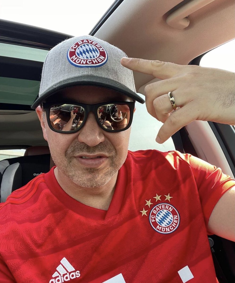 SuedkurveTO's tweet photo. That #FridayFeeling when you’re heading into the weekend as a winner! Congrats to @SuedkurveTO @ShawnDannemann on winning this awesome @faninkclub hat. Who will tomorrow’s winner be 🤔

#FCBFC #SKTonTour #FanInk #MiaSanMia #FCBayern #FCBayernUS https://t.co/iwBksLoJLi