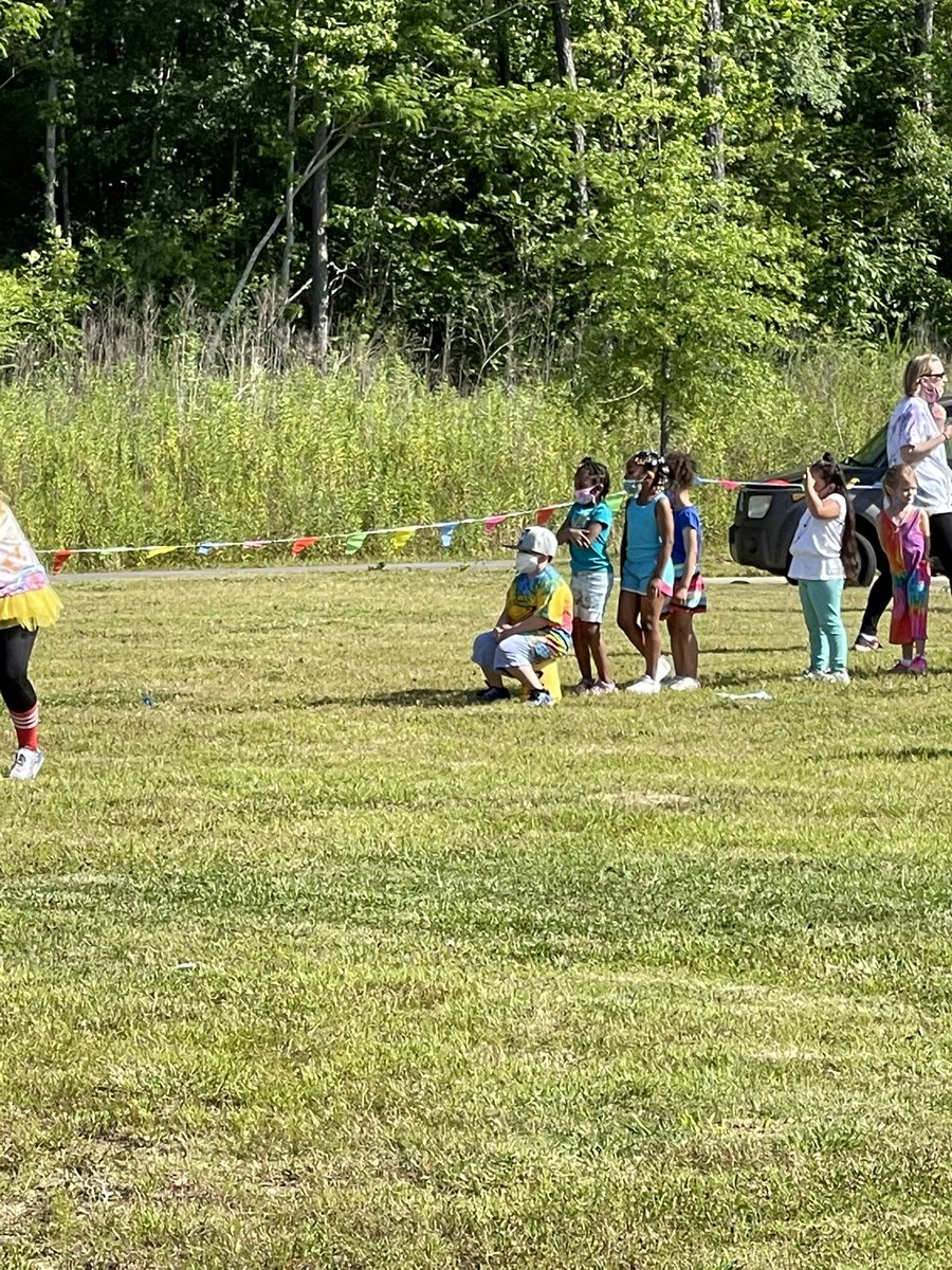 Merris79's tweet image. Thanks @grantswoodcs for such a fun end to the year for the students! #jefcoedstrong Great things happening in the Shades Valley Feeder Pattern. @JEFCOED #playday2021 #pandemicschoolyear