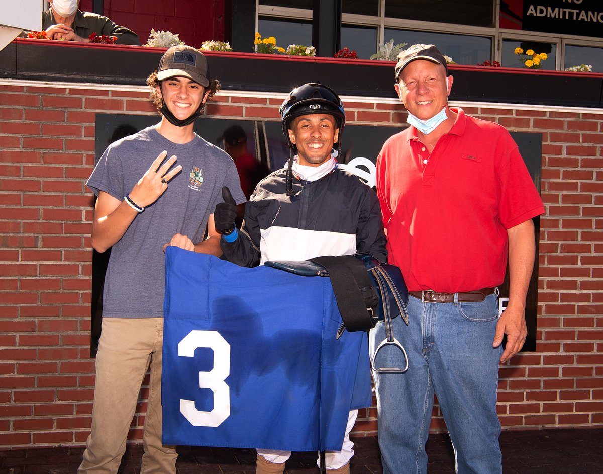 DaveRodman's tweet photo. SKY’S NOT FALLING makes it three wins on the #Stronach5 Friday card for ⁦@VCarrasco28⁩ and ⁦@trombetta_mike⁩ ⁦@MichaelTrombet3⁩ #haircut 💰 for Vic means less #windresistance 🏇🏇🏇 https://t.co/agwsxBlm3W