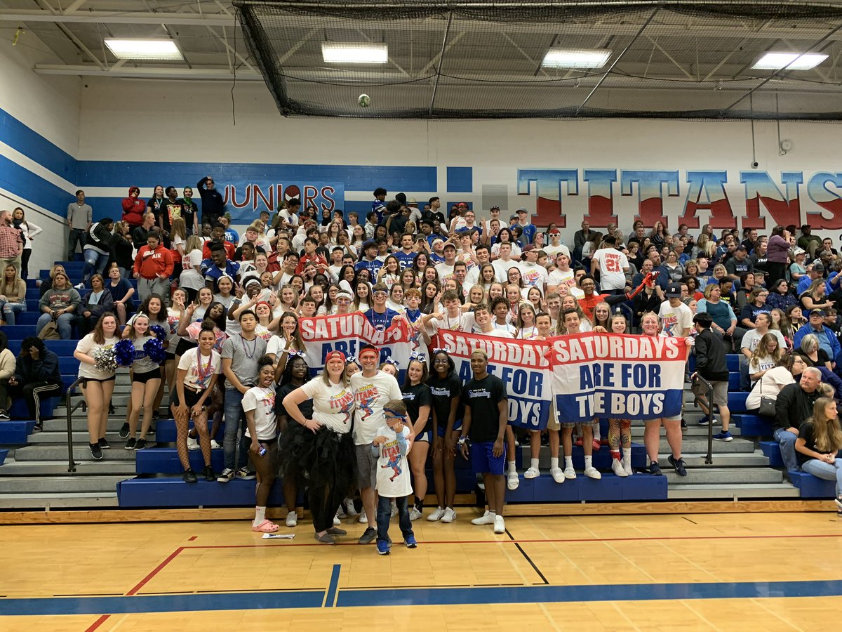 kevinhustek's tweet photo. I cannot believe how fast these four years flew right by @wwtclassof2021 ❤️ #TitanPrideForever https://t.co/aCDrbsRizB