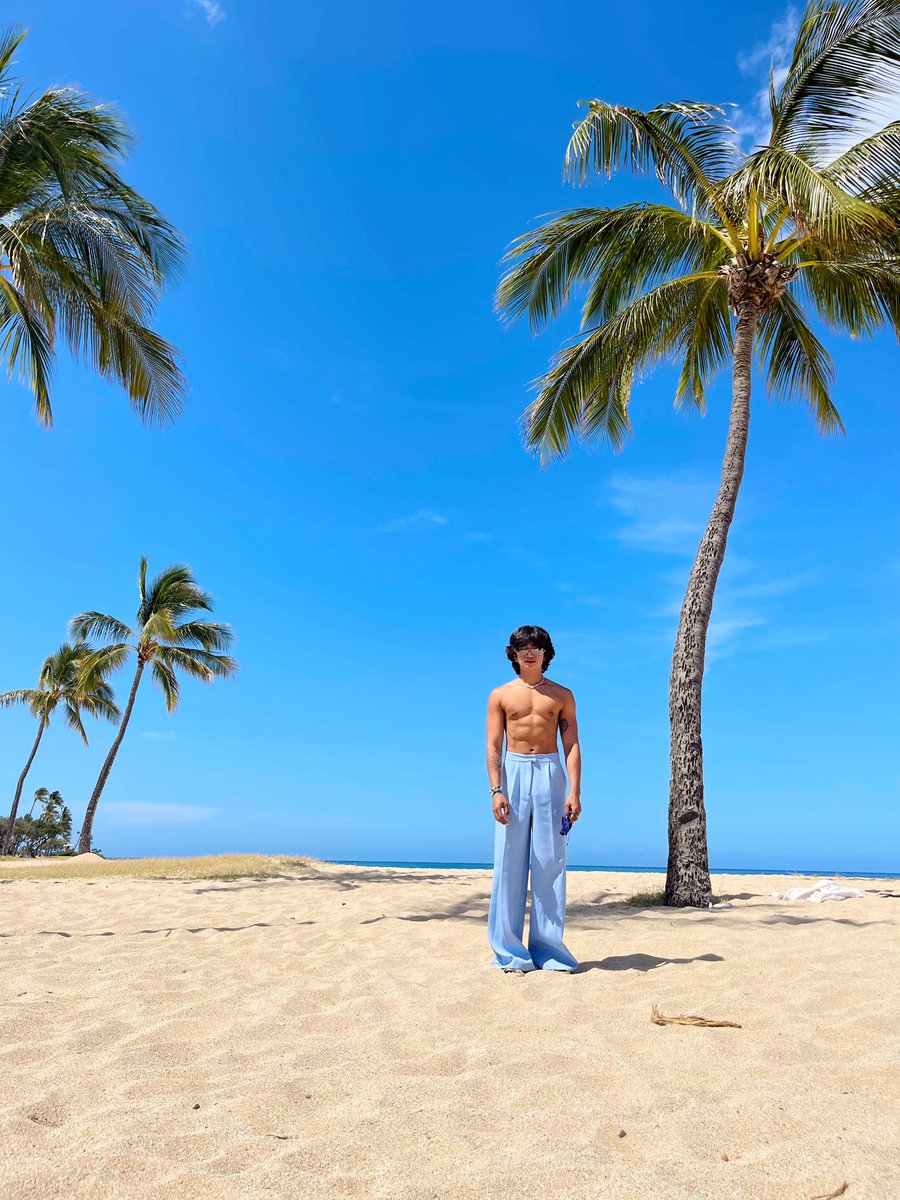 bretmanrock's tweet photo. well don’t just stand there 🧍🏾‍♀️ https://t.co/g8gxepAz6I