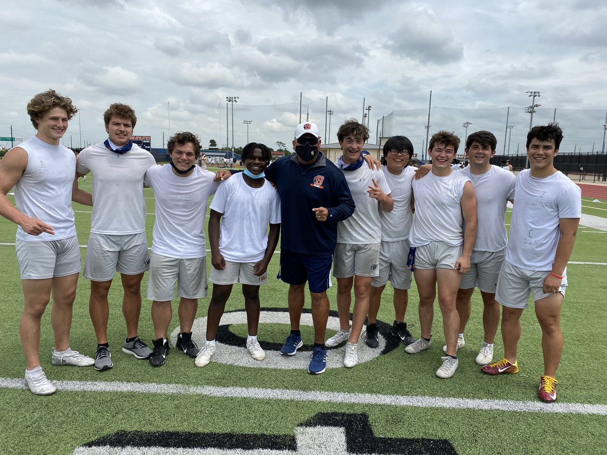 Enjoyed coaching the Linebackers this Spring. They say a coach’s personality is reflected in his position group: I hope these guys take a few things from me with them. “Pounds on 3 - 1, 2, 3...” #lbs