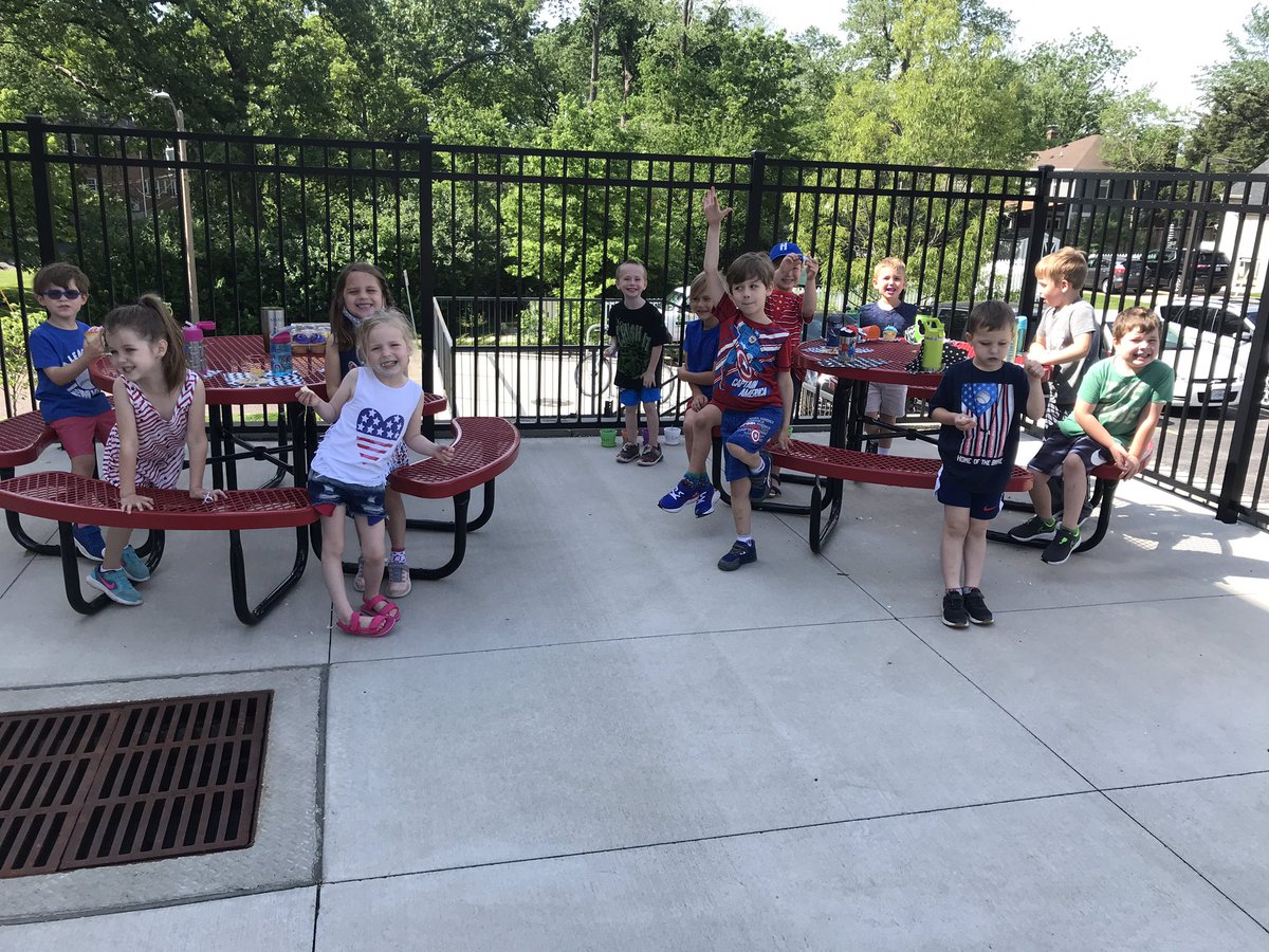 Nice day outside + birthday cupcakes = outside snack time. <a href="/CCLSChargers/">CCLS - St. Louis</a>