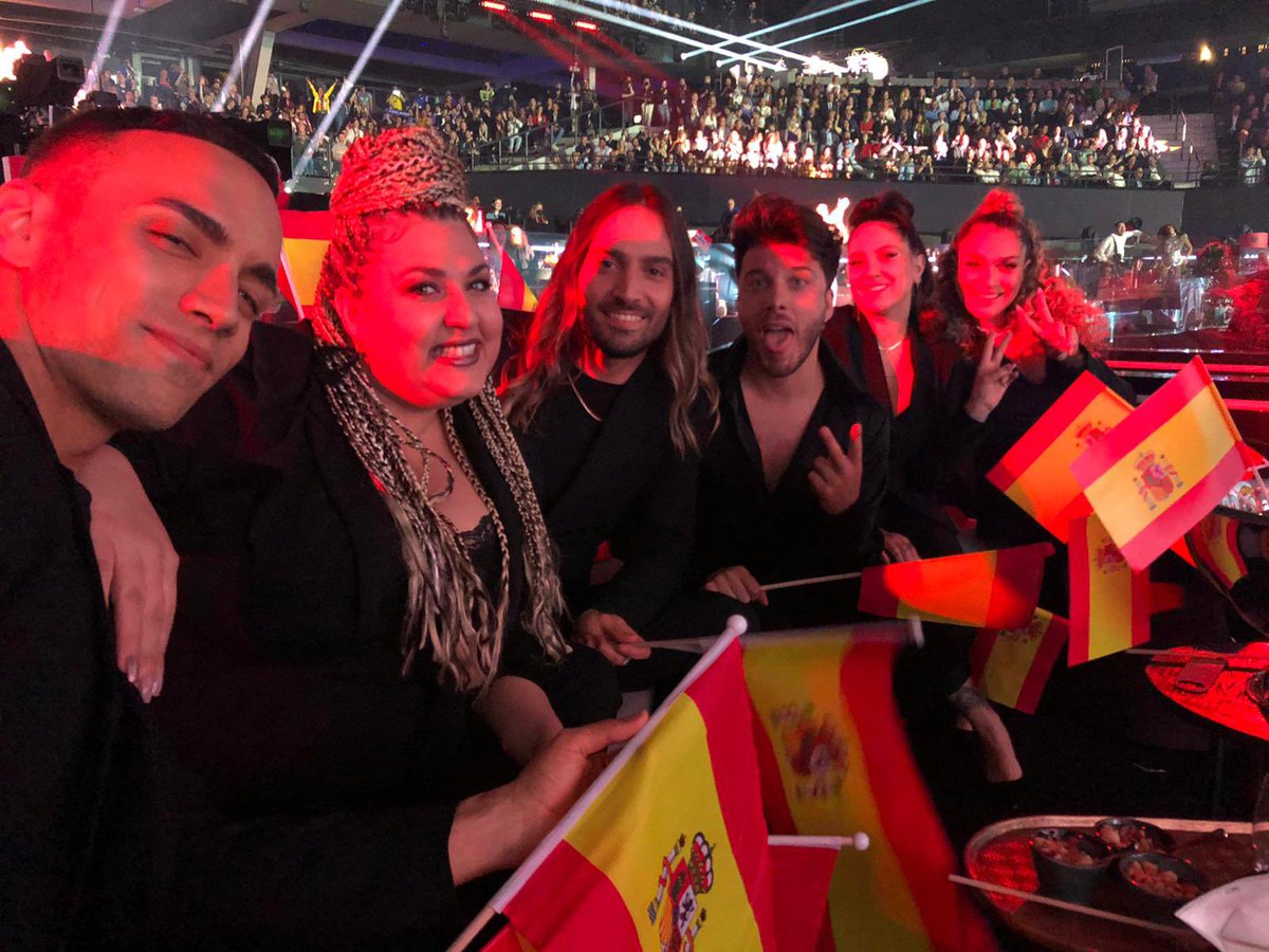 .<a href="/BlasCanto/">Blas Cantó</a> con su equipo @Dangelomusica, <a href="/IreneAlman/">Irene Alman</a>, Daira Monzón, <a href="/AlbaGilLaVoz/">Alba Gil</a> y Héctor Artiles en la Green Room de #Eurovision #Eurovision2021 

👉🏼 rtve.es/n/2091826