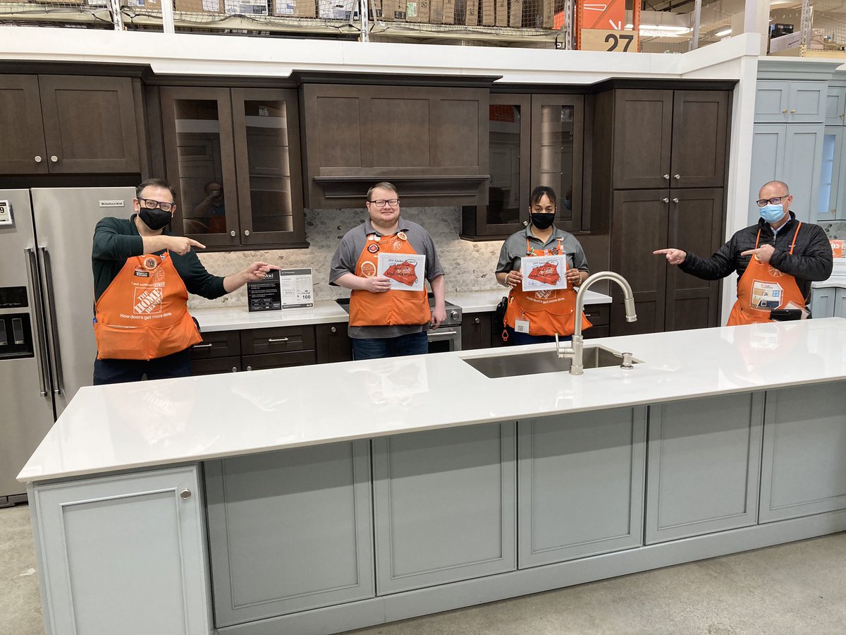 Congratulations to our #LanderLegends Michael and Diamond for being the D29 Designer and Specialty Supervisor of the Month for April in D19- we appreciate all that you do for our customers and associates!  @JKirkHD <a href="/TimGudasTHD/">Tim Gudas</a> <a href="/CorporateLarry/">Larry Lane</a> @Ken_D19DM @_Pakiza_