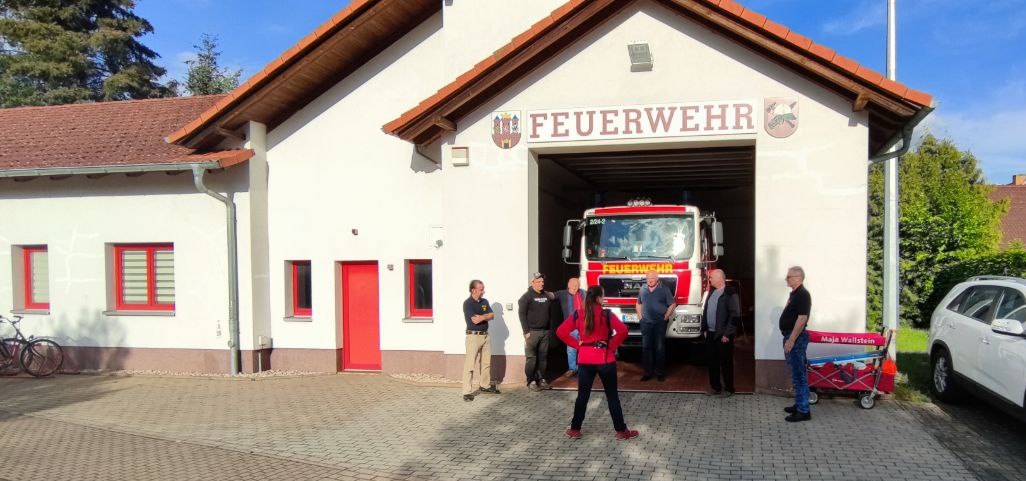 Krawallstein's tweet photo. #ZuhörTour Tag 12 (Guben)

Tolles Wetter an meinem zweiten Tag in Guben. Heute auf dem Programm das Krankenhaus Naëmi-Wilke-Stift, ein großes Textilunternehmen namens Trevira und die großartigen Kameraden der Freiwilligen Feuerwehr Schlagsdorf. 

#NeueEnergie #IchSagMaJa https://t.co/UlfVlv5NCn