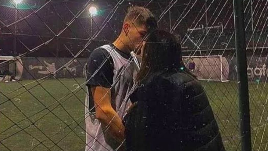 Keşke manitayla halısahada şöyle bi fotom olsaydı da neysem var bi hâyalimiz...