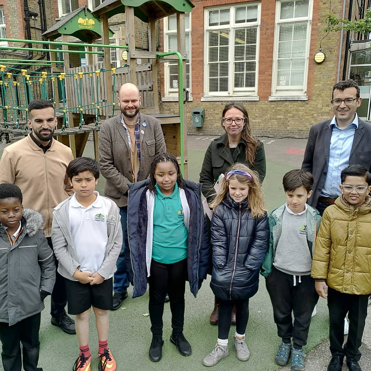 Our very own Hackney mayor helping Gayhurst children to celebrate walking in Hackney #WalktoSchoolWeek #schoolstreets