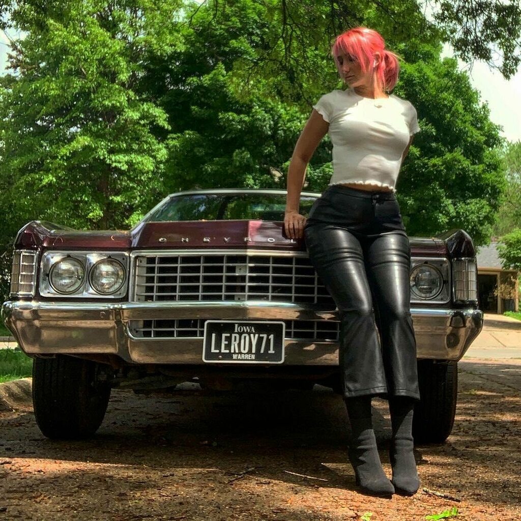 ladydriven_co's tweet photo. 💪
Nothing like some good ol’ Detroit iron! Here’s @hailey_and_leroy lookin’ badass as ever!
•
•
•
#ladydriven #chevyimpala #71impala #impala
#impalacoupe #musclecargirls #chevroletimpala #ladydrivenfam #frontendfriday #teamladydriven #cargirlculture… https://t.co/kXUytaRzLX https://t.co/EUoWNWotUb
