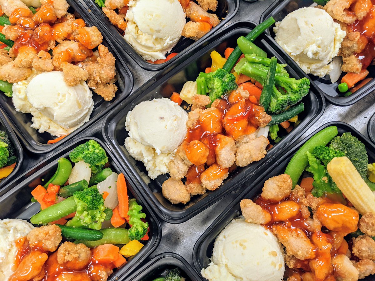 havecafe's tweet photo. 👩🏾🍳Sweet & Sour Pork Bites served with Mashed Potatoes and Stir-fry Vegetables👨🏾🍳 #commuitymeals #vancouver #socent #Catering https://t.co/mTYl8BIoIs