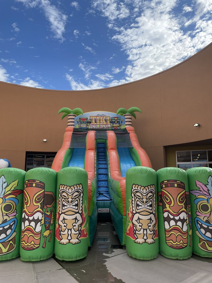 damiani_ms's tweet photo. After a wild and crazy year, we celebrated the end of the year like the “good ol’ days” with our annual water day! Thanks to STUCO for coordinating this fun event and thank you to teachers and support staff for their help to ensure all students were safe and had a great time! https://t.co/HOO1GKQRO0
