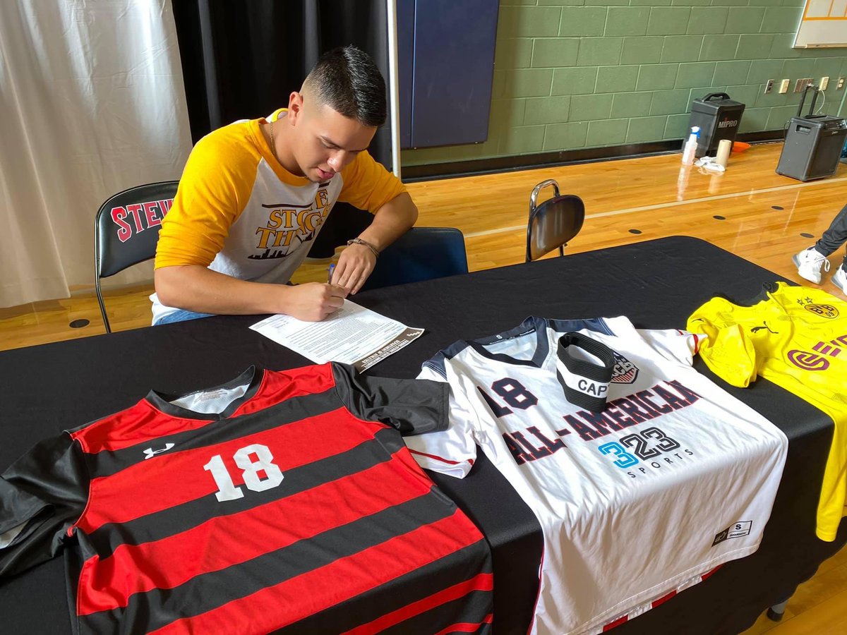 AndresQuint3ro's tweet photo. Next chapter ⚽️📝 https://t.co/Y2PBwhBw75
