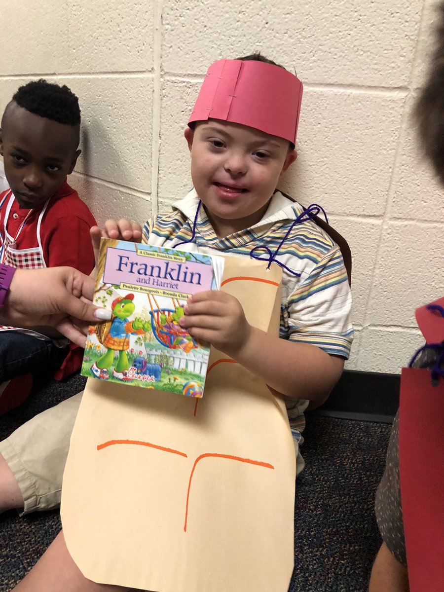 MsLeachAtBrill's tweet photo. Our friends had a blast today with the storybook parade! #brillanttogether #storybookparade https://t.co/KHPsTrb9Kl