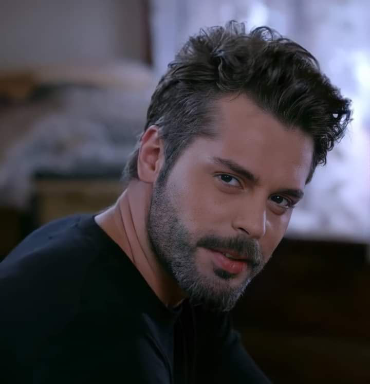Marce_M_L's tweet photo. #AliYasinÖzegemen 🎭 su actuación es edición limitada por eso es el mejor de Turquía es "Único"
🪅 Faltan solo 9 días para su cumpleaños 🥳
#Actor #celebrities #Ömer #CaracolTv #FOXTürkiye #ActorSlife #turkey #laredcaracoltv #divinity_es #Acting https://t.co/tyABluVuZY