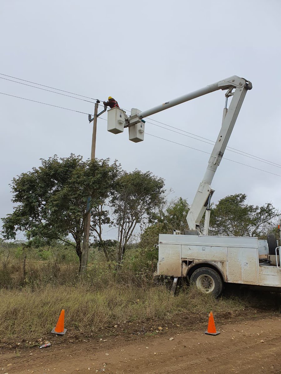 Gracias al apoyo de 337 trabajadores electricistas, se restableció al 100% el servicio eléctrico a los usuarios afectados por fuerte tormenta en Tamaulipas, SLP, Veracruz e Hidalgo. bit.ly/3vcQv3T
