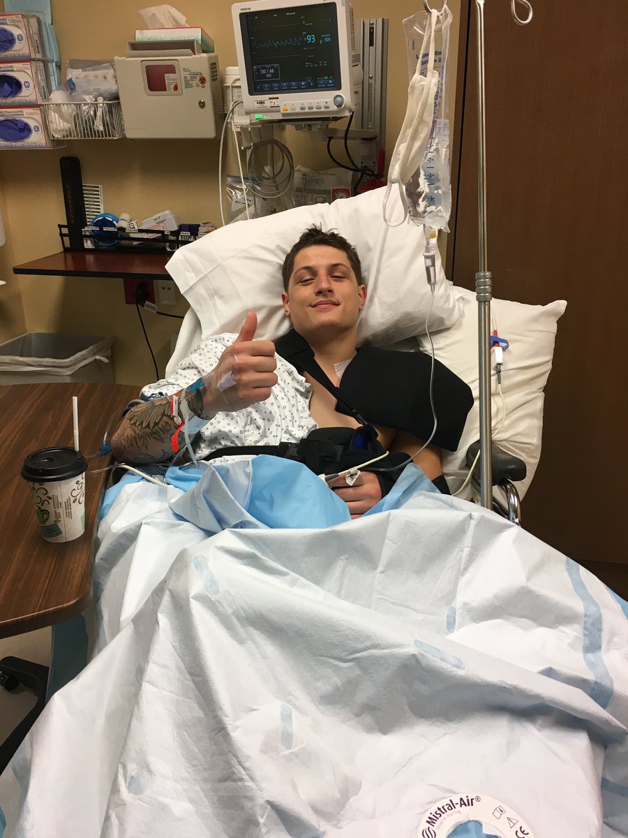 d19teal's tweet photo. God is good.. More than thankful for a successful surgery, ima be back! 🙇🏽 https://t.co/ElFweDfJ3n