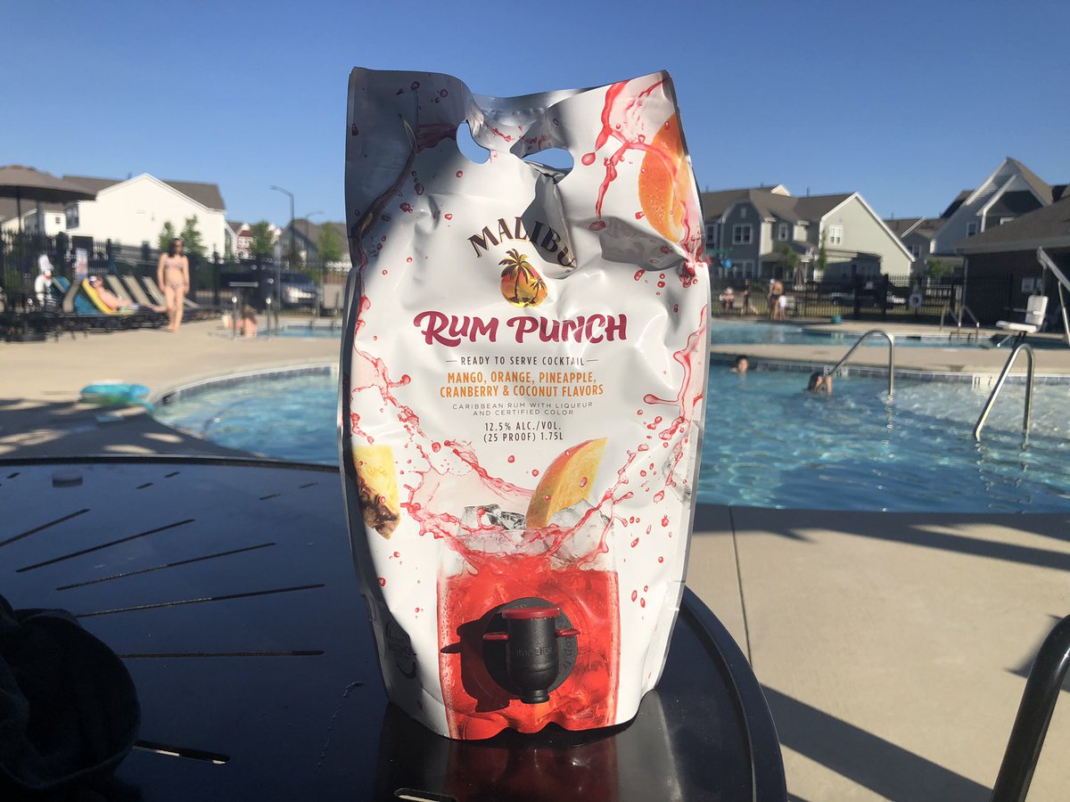 derektenbusch's tweet photo. Iโm not even scared to post this. #PoolWeekend https://t.co/6ZMKR6mpfQ