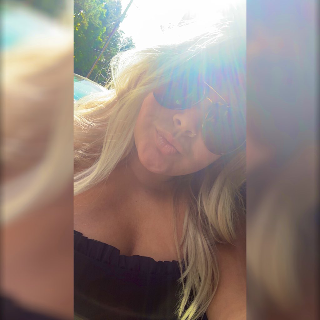 maysmith98's tweet photo. hey Siri, play “pretty bitchin’” by Miranda Lambert😝💋 https://t.co/KBGsI9zl99