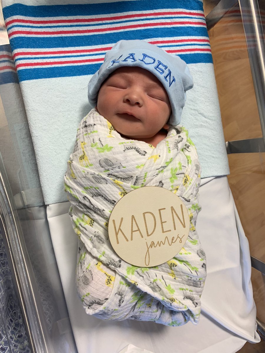calhoun_tim's tweet photo. New member to the O-line room! https://t.co/WnVdR60Aip