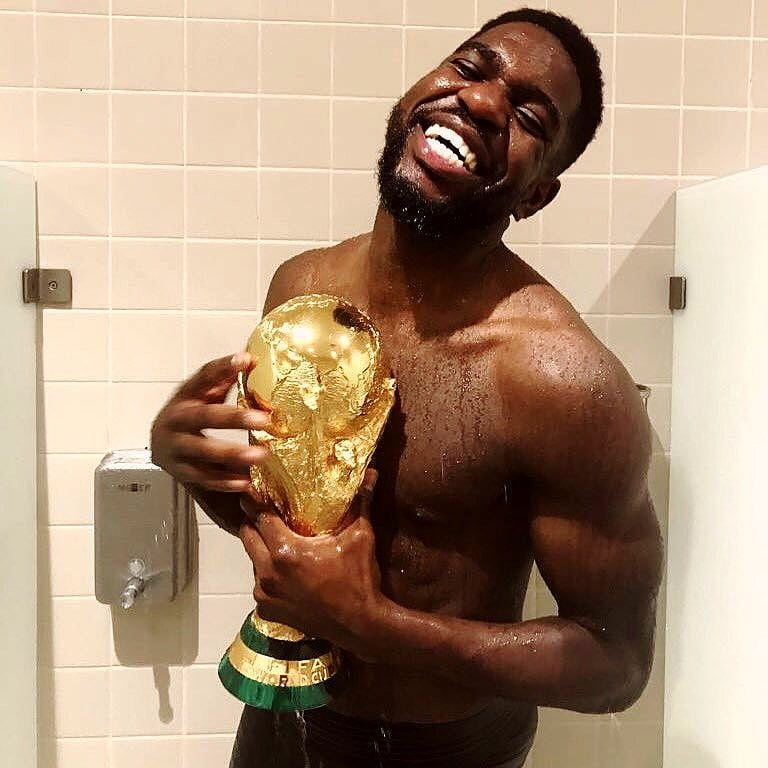 _BeFootball's tweet photo. Umtiti : "J’ai pris un risque, parce que la Coupe du monde c’est tous les quatre ans et on n’est jamais sûr de la rejouer. C’est un rêve que j’ai réalisé, j’ai forcé sur mon genou, et c’est pour ça que ça a compliqué les choses ensuite. Mais je ne regrette pas ce choix."

💪🇫🇷 https://t.co/DGNlbf5Nkb