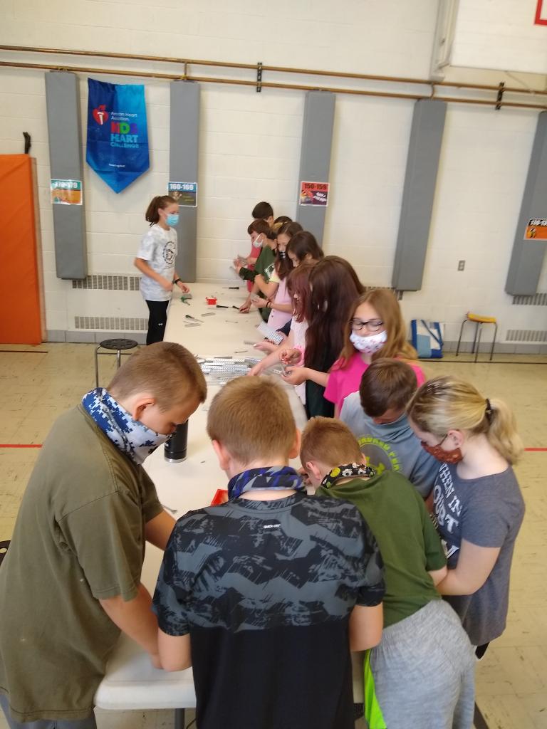 MVRobotics43050's tweet photo. #MVMSRobotics 5th Grade Tour: We had an awesome visit at @Columbia_Tiger this morning. The team had a great time presenting to the 5th graders #43050pog https://t.co/0xlGFxxoyd