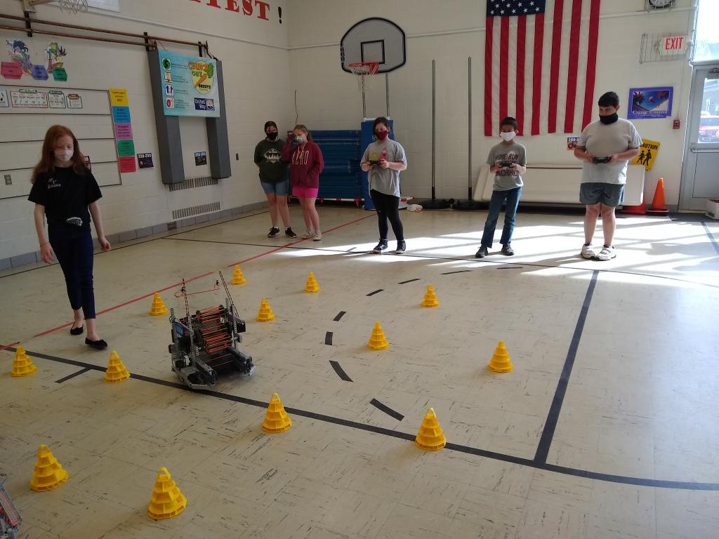 MVRobotics43050's tweet photo. #MVMSRobotics 5th Grade Tour: We had an awesome visit at @Columbia_Tiger this morning. The team had a great time presenting to the 5th graders #43050pog https://t.co/0xlGFxxoyd