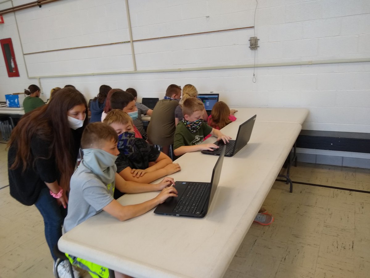 MVRobotics43050's tweet photo. #MVMSRobotics 5th Grade Tour: We had an awesome visit at @Columbia_Tiger this morning. The team had a great time presenting to the 5th graders #43050pog https://t.co/Uxz148V3VS