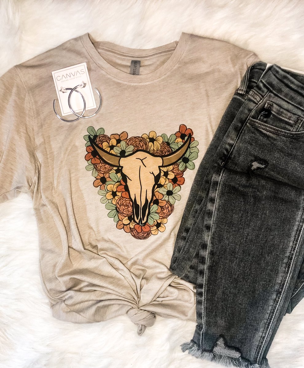 “Grab life by the horns.” 🐮 This brand new tee is available online now!

Don’t forget #sezzle is available- buy now, pay later. 

modernmagnoliaco.com/product-page/f…