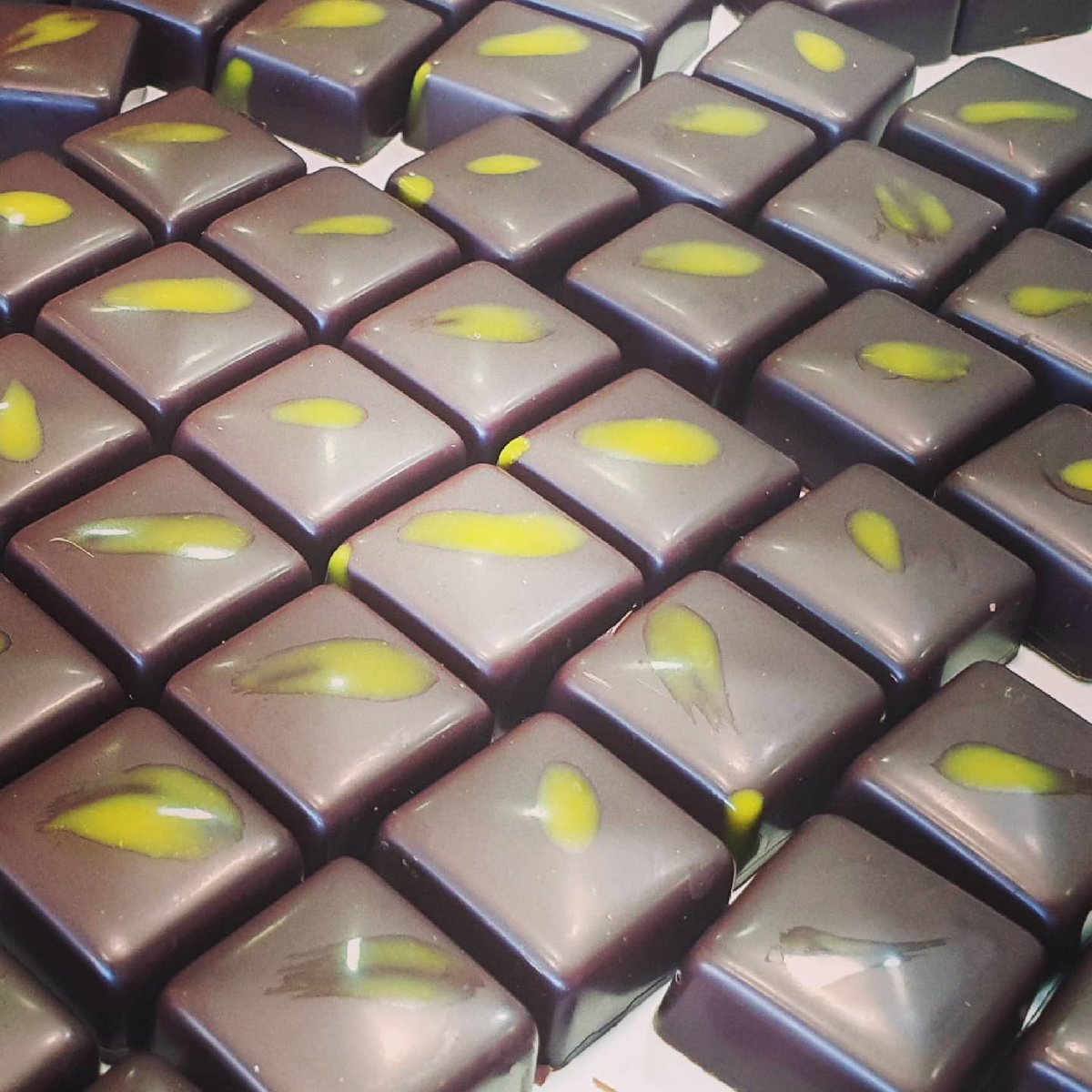 5DChocolates's tweet photo. Happy International Tea Day 🫖🍵

One of our #chocolate creations this year is #Taipei - flavour is Four Seasons Oolong Tea.

We source this tea from the award-winning #tea supplier @marulinuk, whose teas come from their family's tea farms in #Taiwan.

https://t.co/fURMO1Aa4f https://t.co/FMZI2QPZso