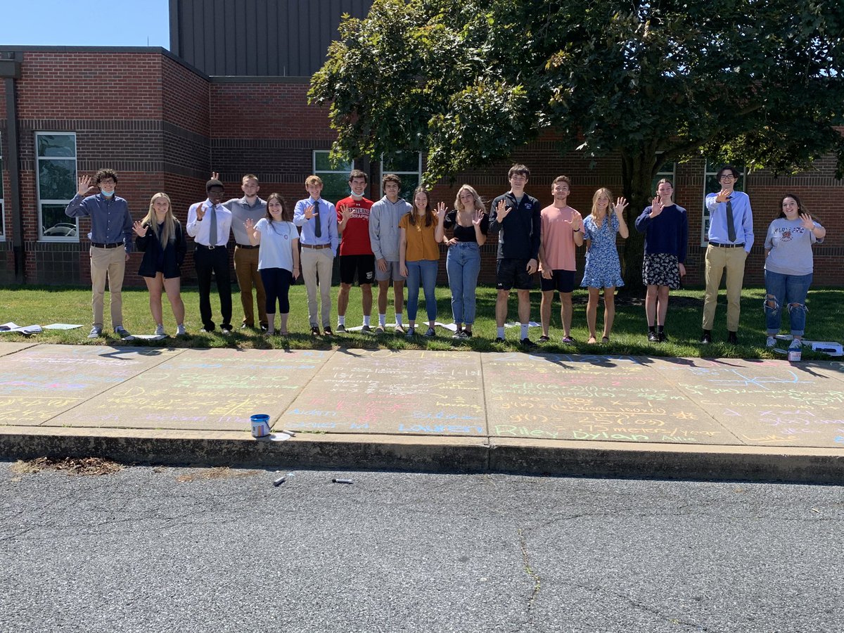 AFenzelMergott's tweet photo. Working out #APCalculusBC problems today before the big test on Monday. These kids have been so committed during these crazy times...watch out world, here they come!! 30Strong💪 https://t.co/XPSiwxTtPd