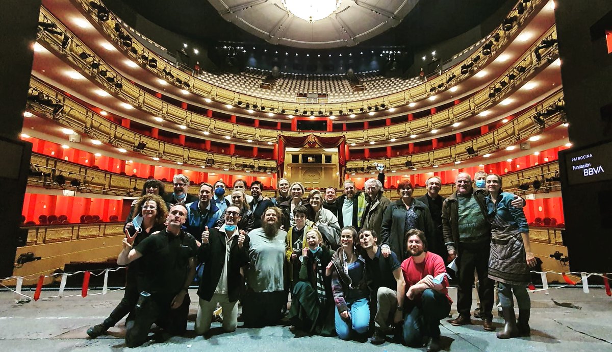 BarnabyRea's tweet image. This time last Monday.... What a team. What a ride we went on. Miss these gorgeous folk. #petergrimes @Teatro_Real #FlashbackFriday