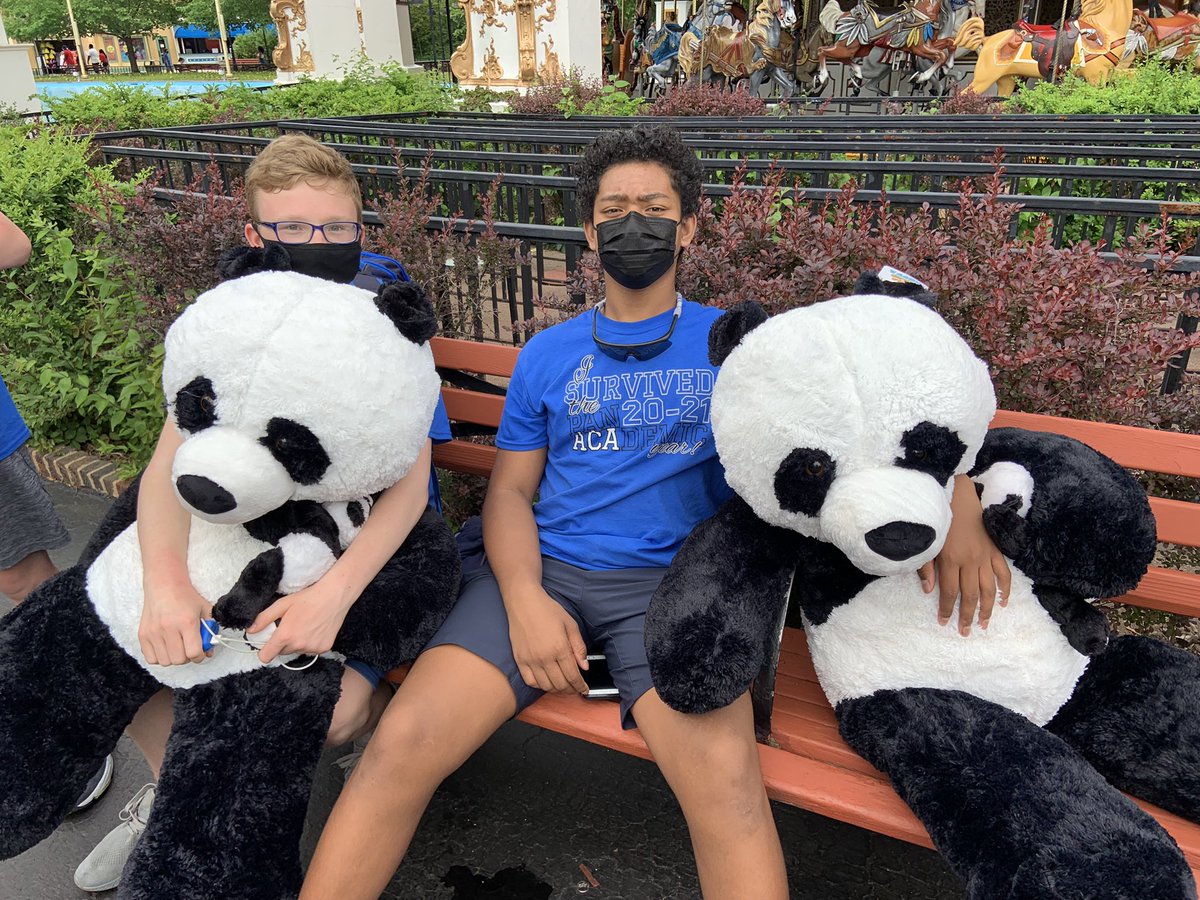 CiskeSays's tweet image. Coming home with a few extras. #weared34 @AtteaSchool #SixFlags