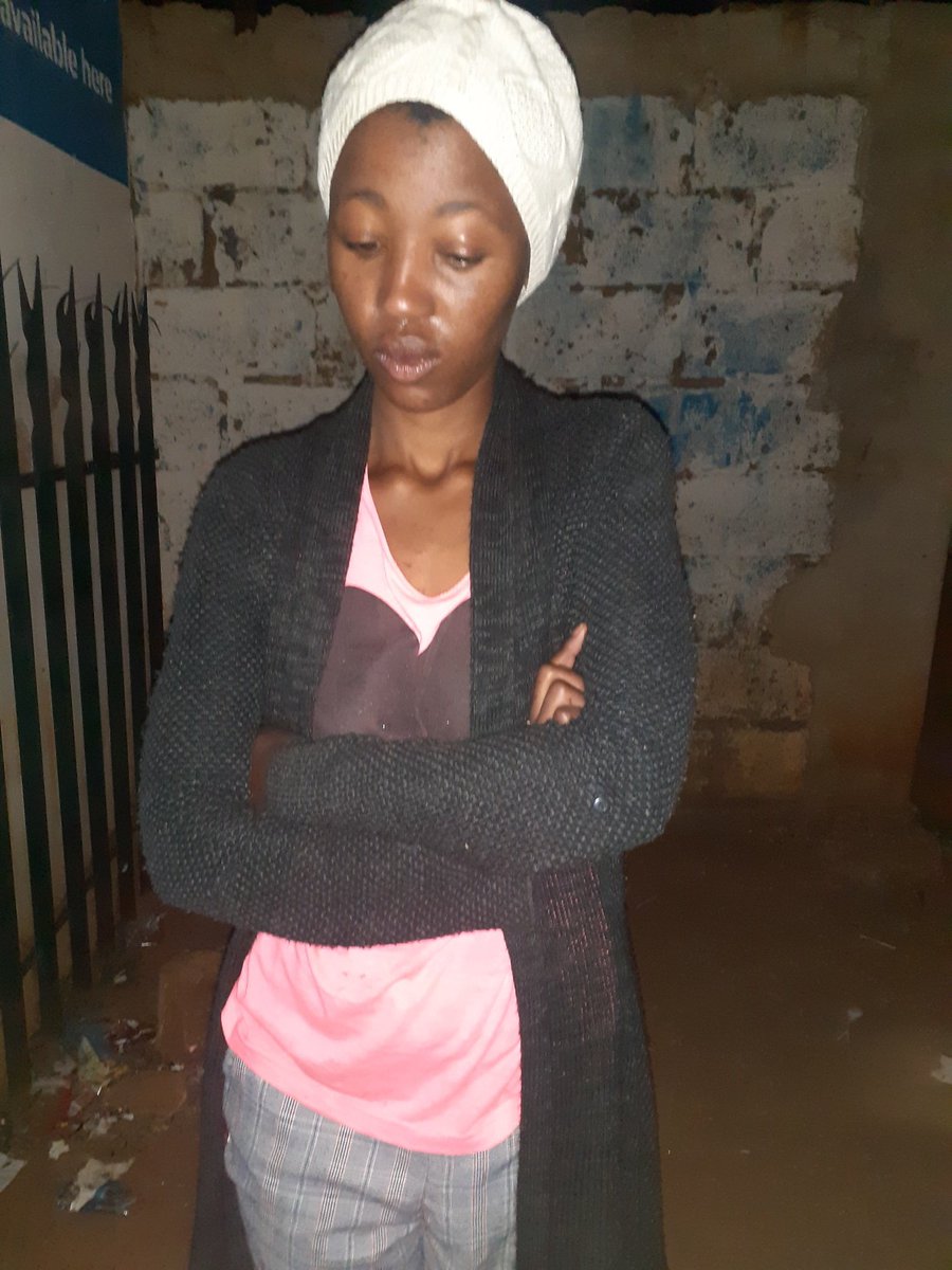 Siha_Z's tweet image. Found this beautiful lady standing at the shop she isn&apos;t talking nor moving.  She has been standing here for 5 hours.  I&apos;m worried about her wellbeing, if anyone knows her plz DM me #MentalHealthAwarenessWeek  #FindSimphiweManzini #AKAkhulume 
#AfricaNow