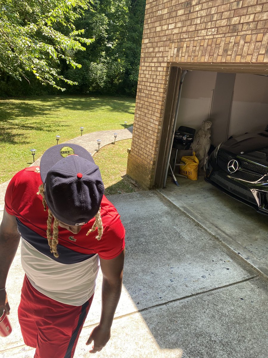 OnehandRick's tweet image. These bad habits seem like the only way to clear my mental.. I keep taking these drugs That make me numb but the pain still bother me