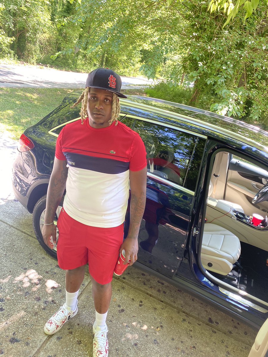 OnehandRick's tweet image. These bad habits seem like the only way to clear my mental.. I keep taking these drugs That make me numb but the pain still bother me