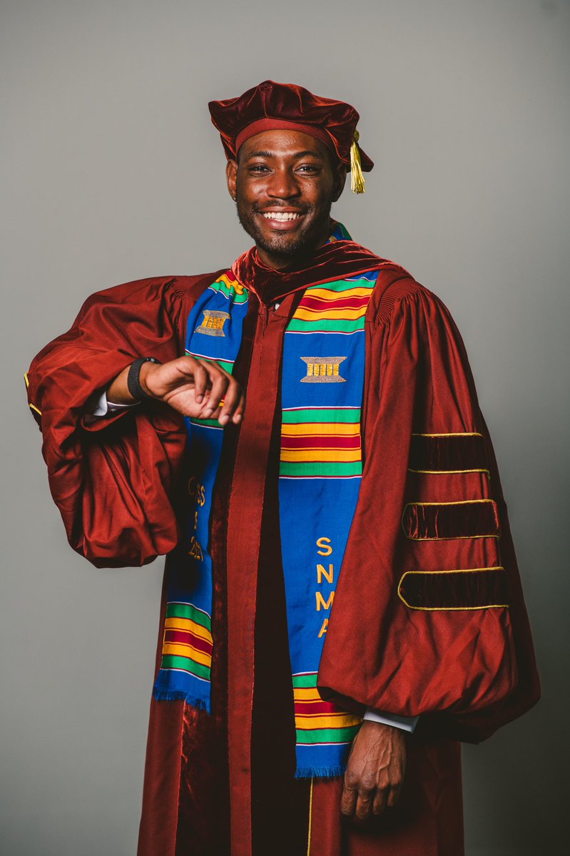 DrWhatABurton's tweet photo. Them: you’re a doc
Me: that’s cute
Them: you’re a doc
Me: wtf
Them: you’re a doc
Me: About damn time
*poses like a doc*
Super grateful to my entire community, my family and my @dellmedschool classmates.🤘🏾
#UTGrad21 #dellmedclassof2021 #mccombsgrad21 #UTBlackGrad21 #UTAustinGrad https://t.co/Akk7rs6kw7