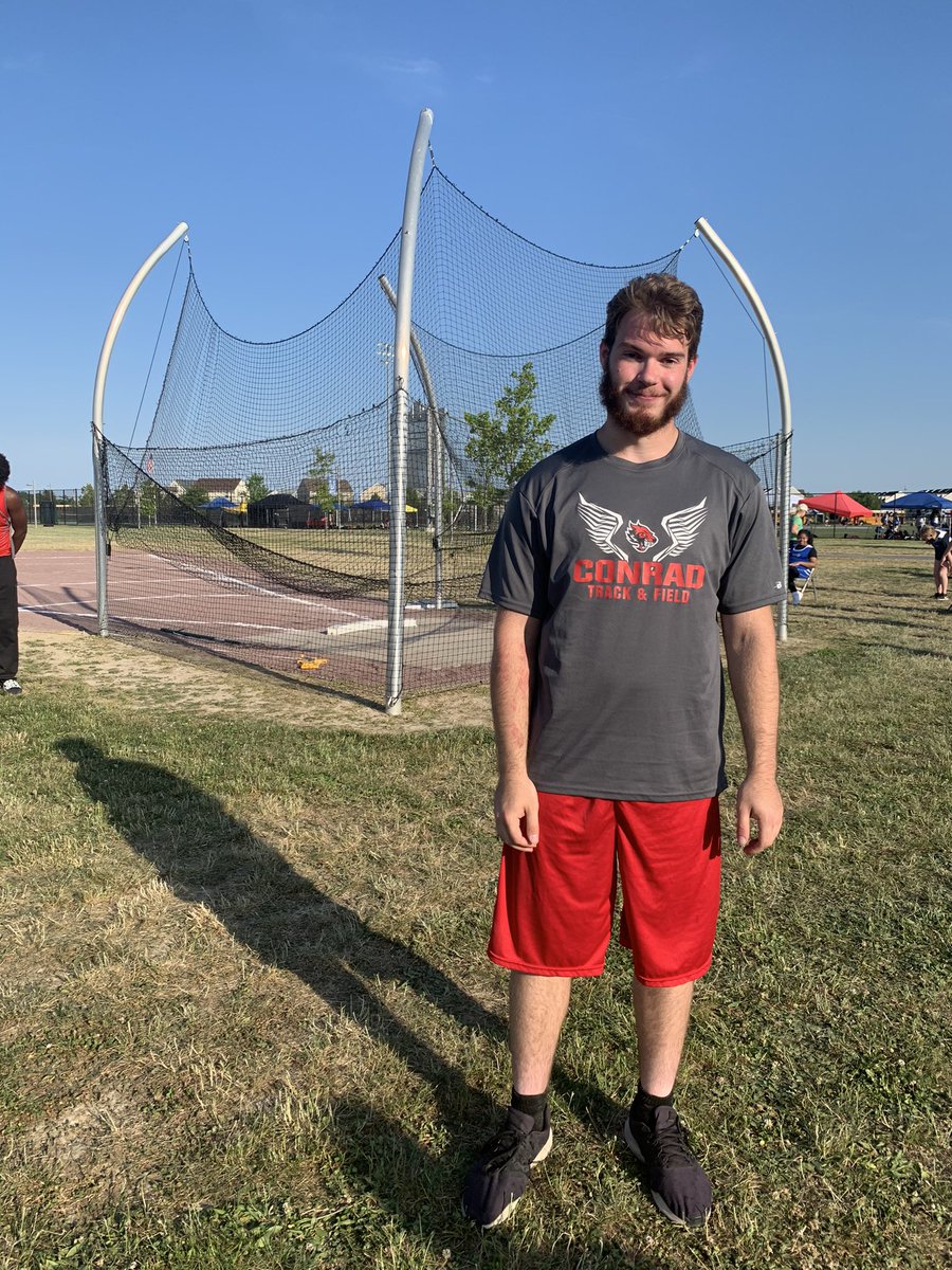 coachkholloway's tweet photo. Great first day! Congrats to Nick S -🥈 in shot put (45-11.5), Mallory -🥈 in 3200 (11:06), boys 4x8 - 8th (PR), Siani - 9th in 100H (PR), and Ben W - 11th in 3200 (10:43) 🔥🎉@conradrunners @ConradAthletics #DARNOC #FastFocusedStrong https://t.co/8c5IAPS9ee