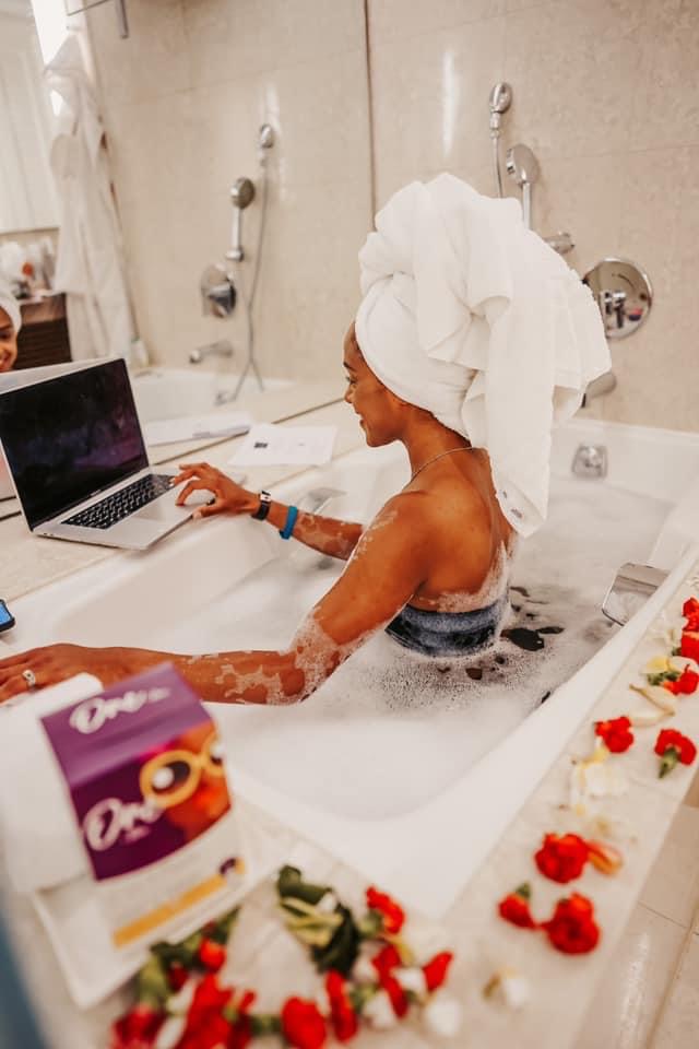 Welcome to my bathroom, where I bathe and unwind, but it’s also my office where I answer email. How many other people can say their bathroom is a 2-in-1? 🙋🏽‍♀️It’s the place I can come for a little peace and quiet when things feel chaotic… it’s my “Canfessional”!

<a href="/poise/">Poise</a>