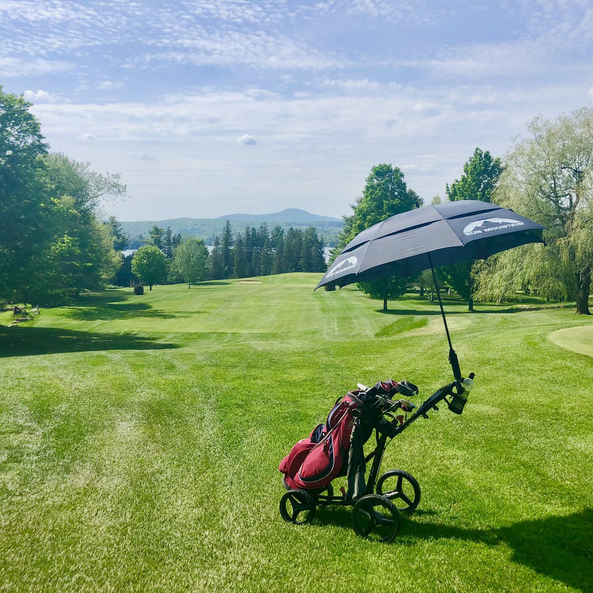 lucote's tweet photo. Les club-houses des vieux golfs en Estrie....รงa a toujours un certain charme !! #golfHeritage #Georgeville #memphremagog https://t.co/OgbFZmGma2
