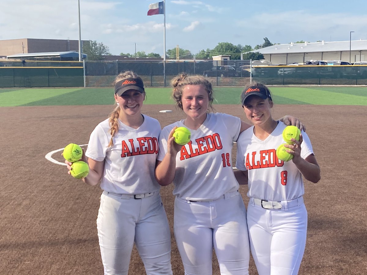 RealNolanRuth's tweet photo. Don’t worry @Gosset41 I got your home run picture! @hull_presley had one last night and one today, @marissakpowell had two today, and @madysenboutwell got one today as well! #txhssoftball https://t.co/UNft8jVx2o