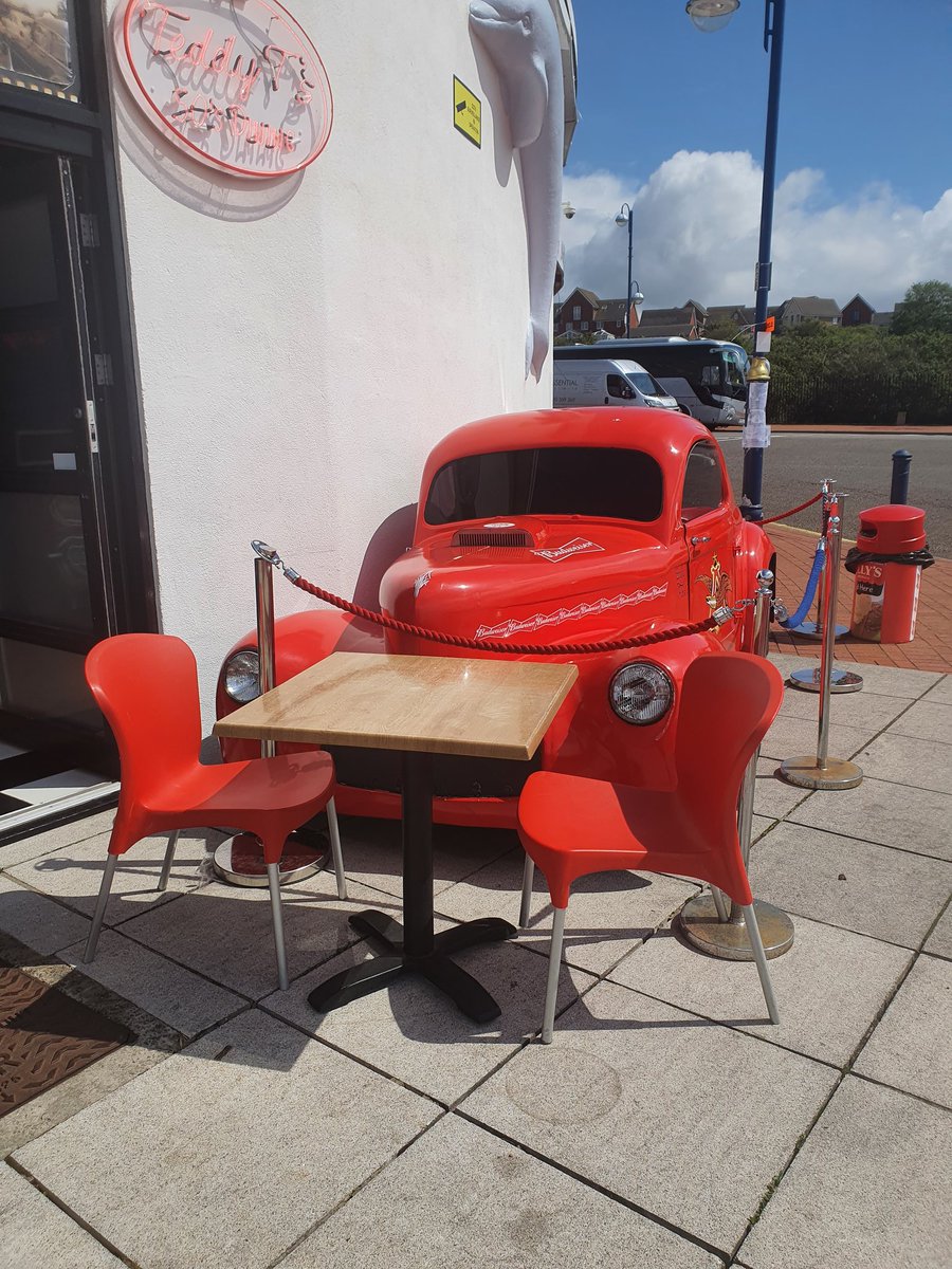 Tables Are First Come First Serve Outside.. 
When The Sun Shines, We Have The Best Spot, Right Opposite The Ocean 🇺🇸🍔🍟