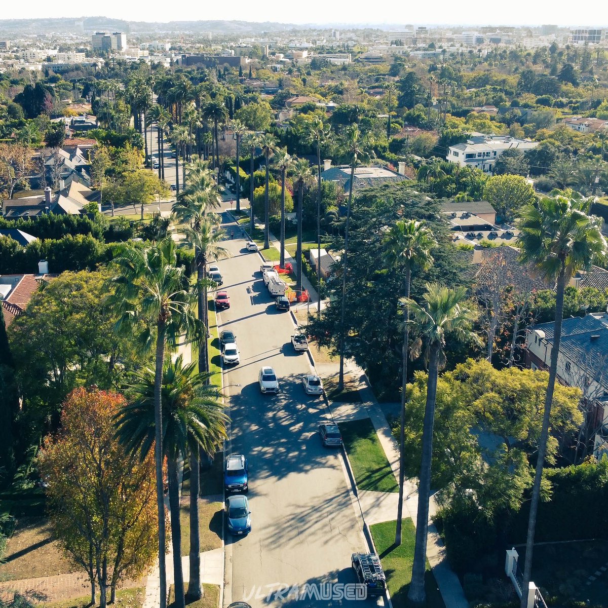ultramused's tweet photo. "L.A. can be a place of torment because the rewards are so huge, but the difficulties of getting your hands on those rewards is so great." - Geoff Dyer⠀
#beverlyhills  #dronephotography https://t.co/dWQ8MRKLKB