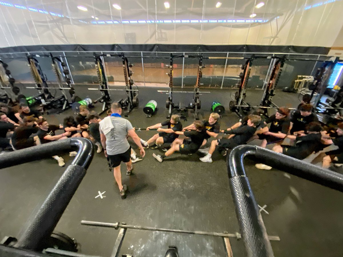UABearsBaseball's tweet photo. One last pump together and the FINAL lift at the current standing UAHS 💪😤
#ChasingBanners | #LastLift 🐻💛 https://t.co/pNlpUHK8Su