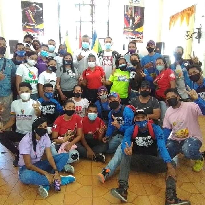 #18May encuentro con los movimientos sociales de el eje metropolitano del estado bolivariano de Aragua... Escuchando orientaciones del comisionado Estadal de Movimientos Sociales para la unificación de los movimientos en cada municipio.